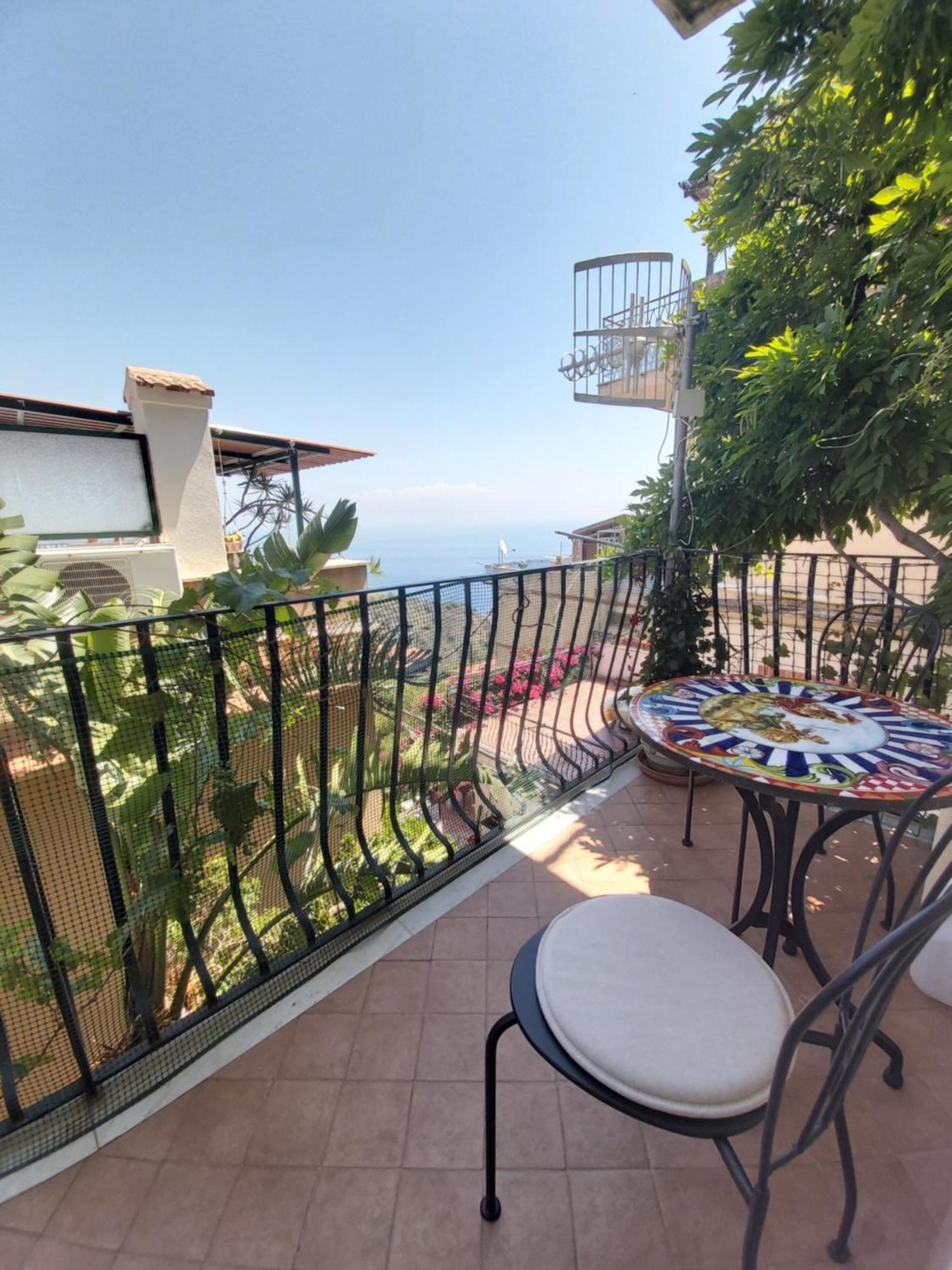 Bed and Breakfast La Guardiola Di Angela E Nino Таормина Номер фото